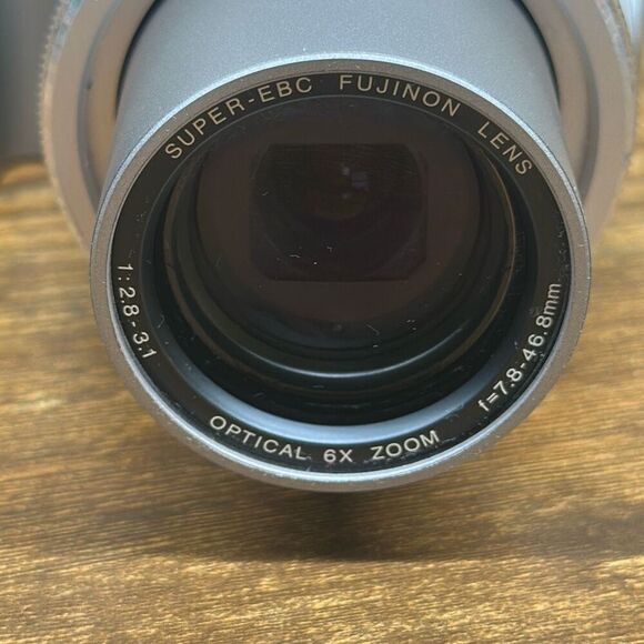 Fujifilm FinePix 4900Z Digital SLR Camera 6x Zoom Silver - Picture 2 of 12